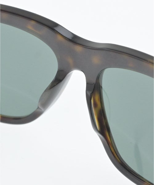PRADA แว่นกันแดด
