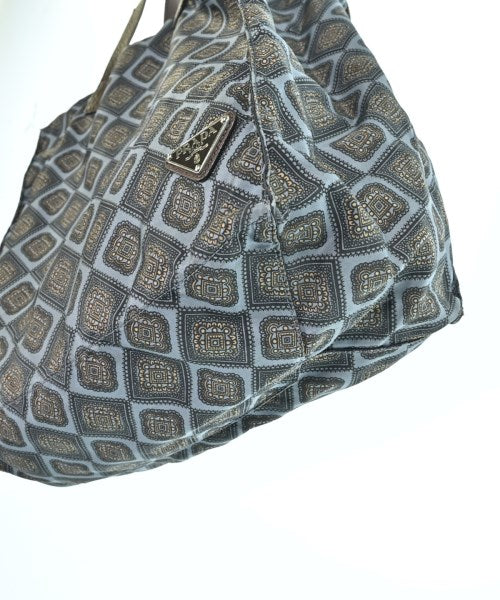 PRADA กระเป๋าถือขนาดใหญ่