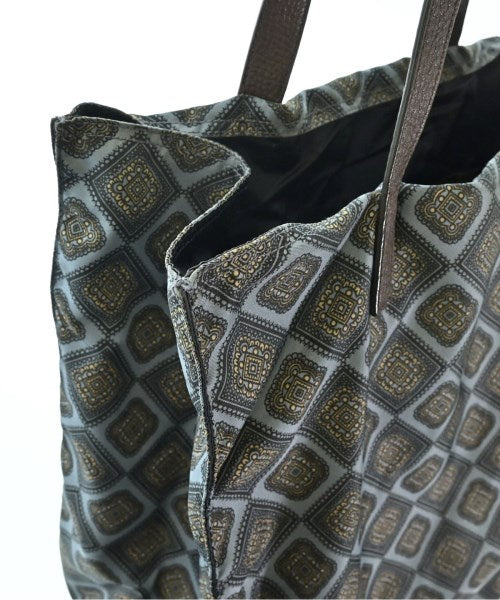 PRADA กระเป๋าถือขนาดใหญ่