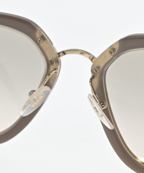 PRADA แว่นกันแดด