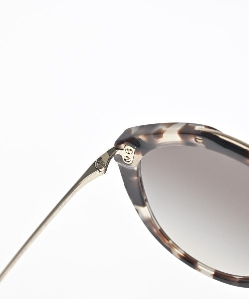 PRADA แว่นกันแดด