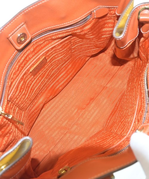 PRADA กระเป๋าถือ