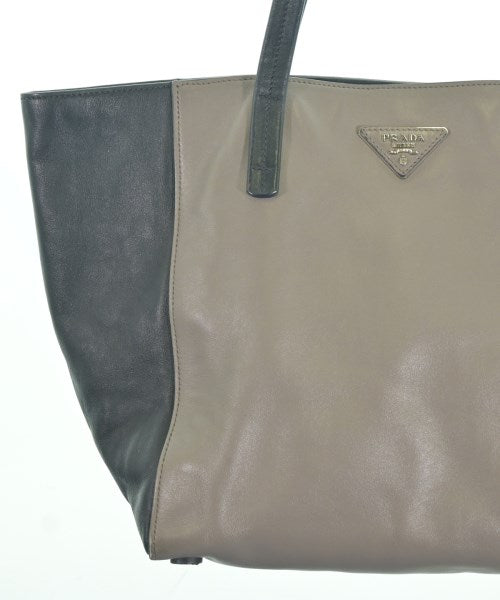 PRADA กระเป๋าถือขนาดใหญ่