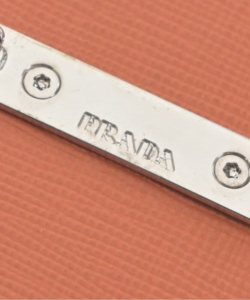 PRADA เข็มกลัด/ดอกไม้ติดเสื้อ