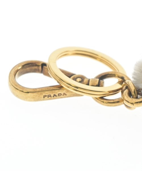 PRADA เครื่องประดับบนกระเป๋า