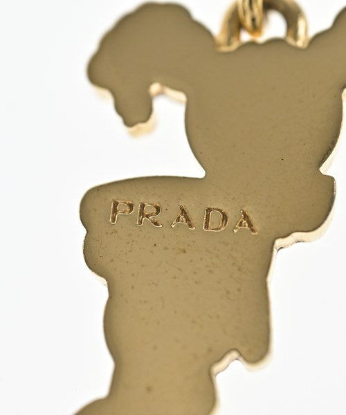 PRADA เครื่องประดับบนกระเป๋า