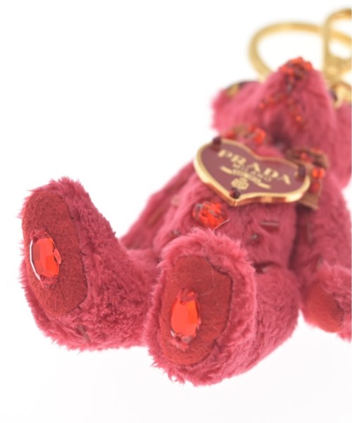 PRADA เครื่องประดับบนกระเป๋า