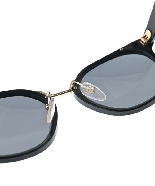 PRADA แว่นกันแดด