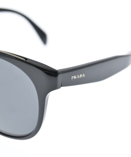 PRADA แว่นกันแดด