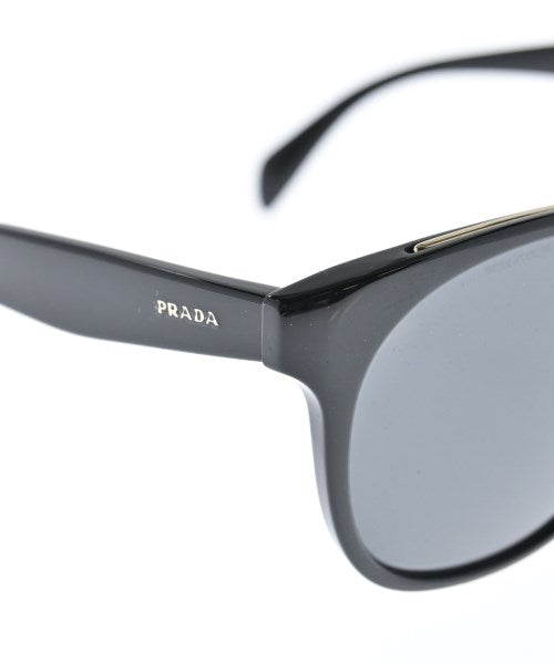PRADA แว่นกันแดด