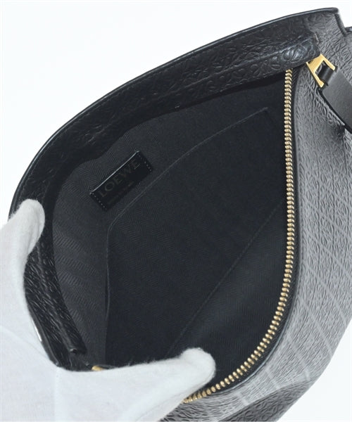 LOEWE คลัตช์