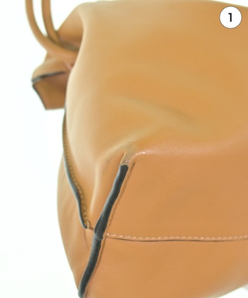 LOEWE คลัตช์