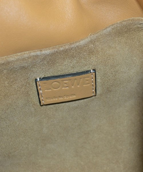 LOEWE คลัตช์