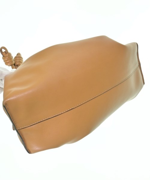 LOEWE คลัตช์