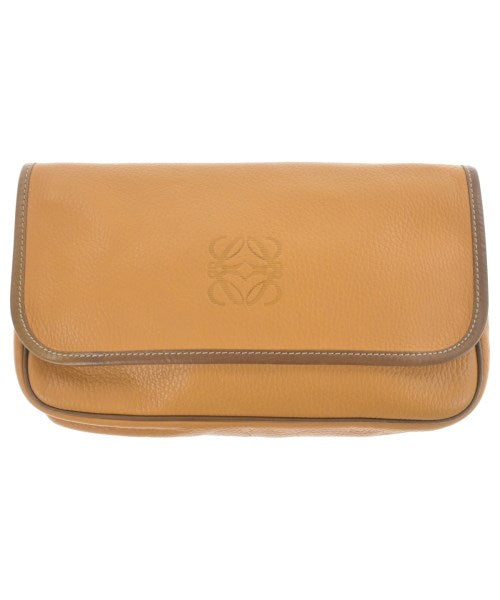 LOEWE คลัตช์