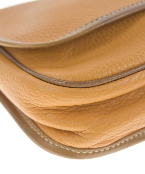 LOEWE คลัตช์
