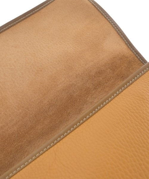 LOEWE คลัตช์