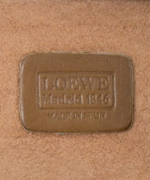 LOEWE คลัตช์