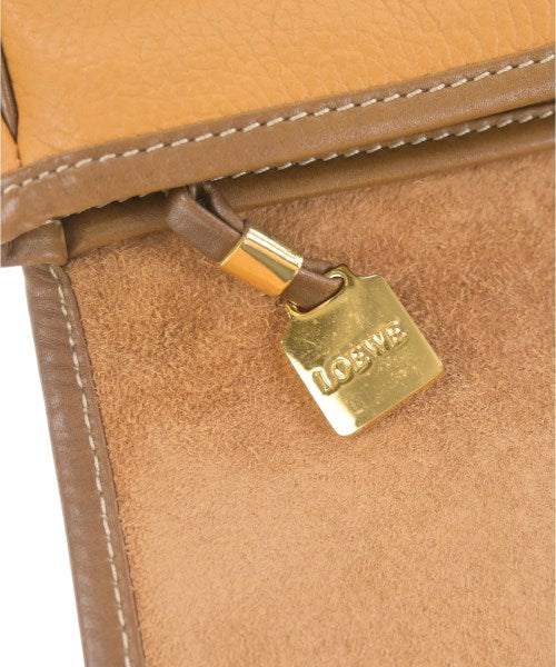 LOEWE คลัตช์