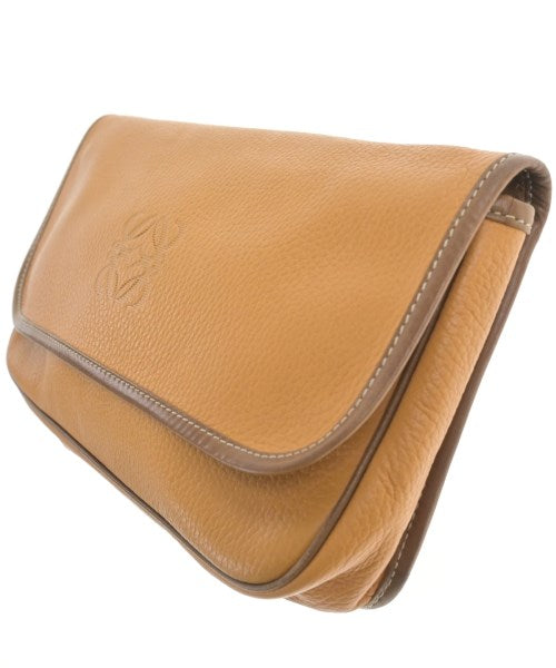 LOEWE คลัตช์