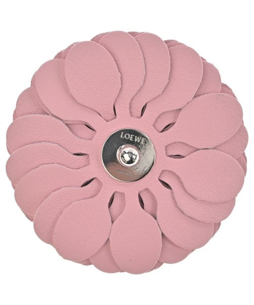LOEWE เครื่องประดับบนกระเป๋า