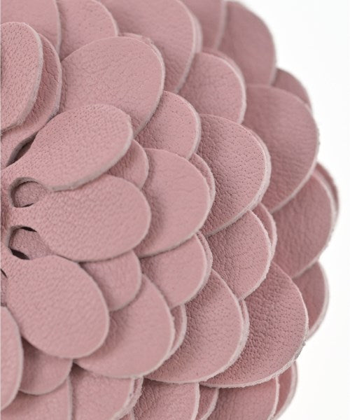 LOEWE เครื่องประดับบนกระเป๋า