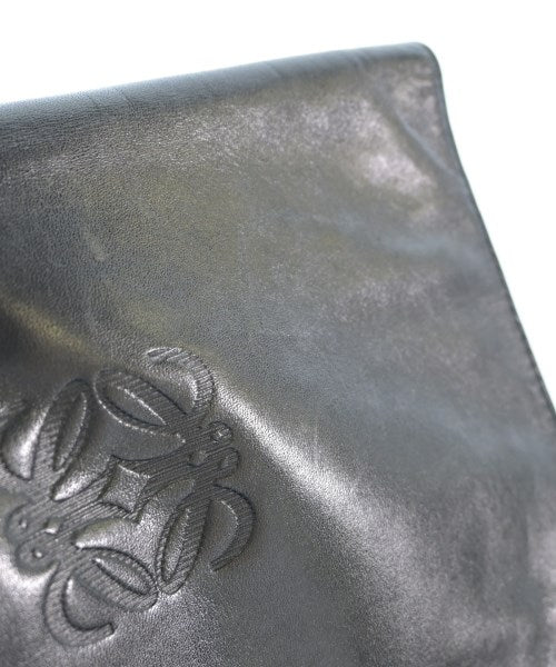 LOEWE คลัตช์