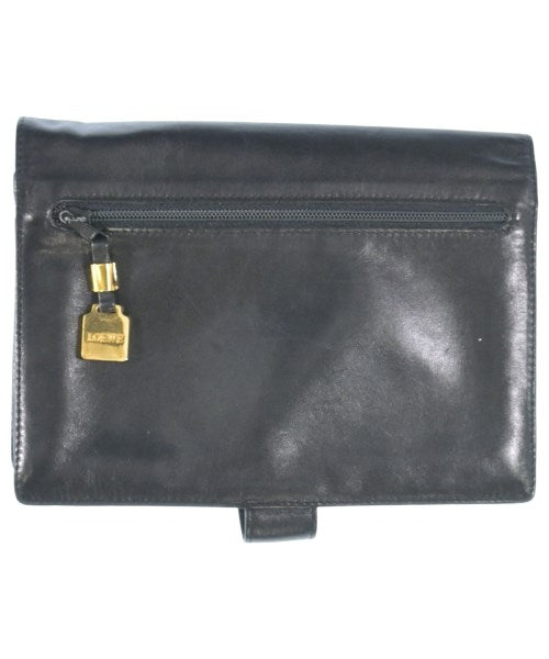 LOEWE คลัตช์