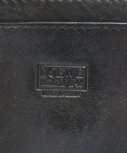 LOEWE คลัตช์