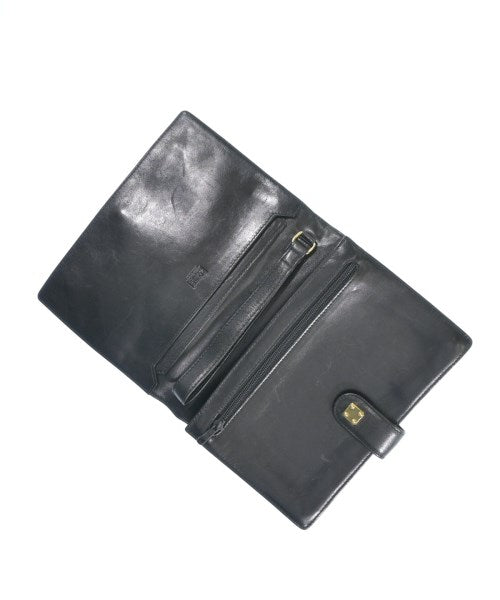 LOEWE คลัตช์
