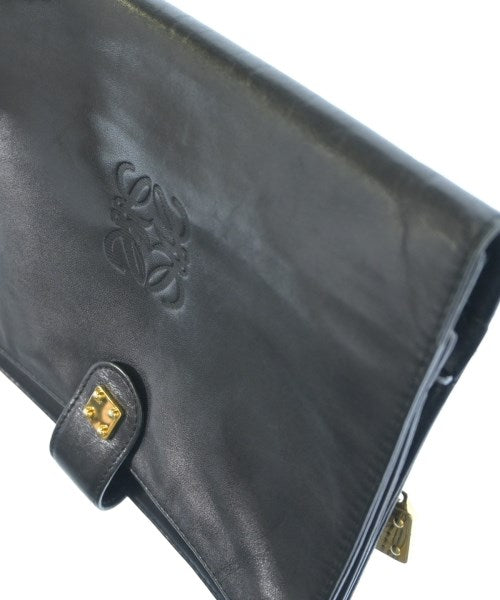 LOEWE คลัตช์
