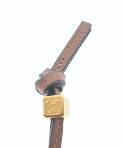 LOEWE เครื่องประดับบนกระเป๋า