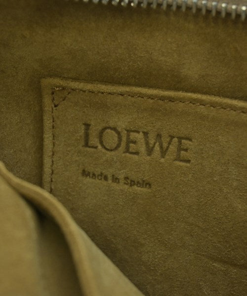 LOEWE คลัตช์