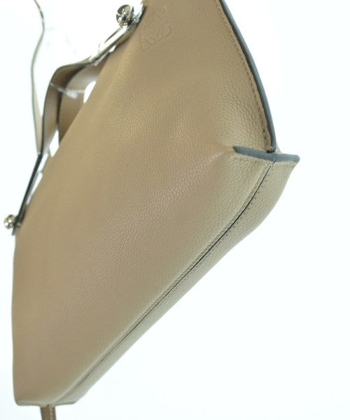 LOEWE คลัตช์