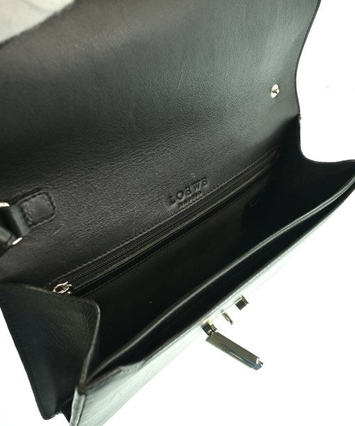 LOEWE คลัตช์
