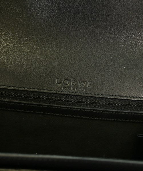 LOEWE คลัตช์