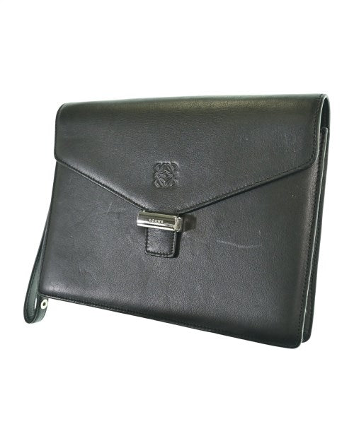 LOEWE คลัตช์