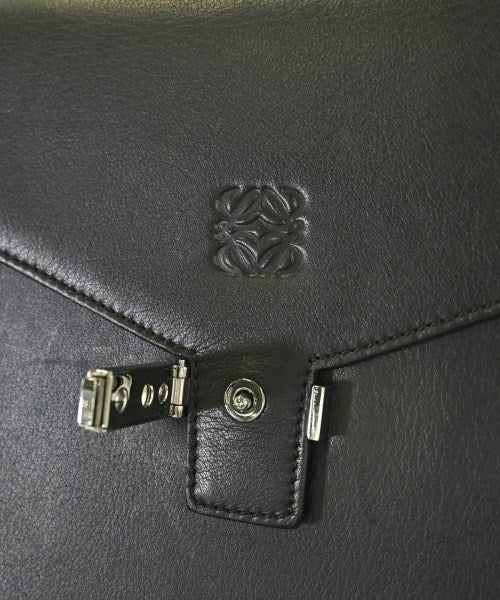 LOEWE คลัตช์