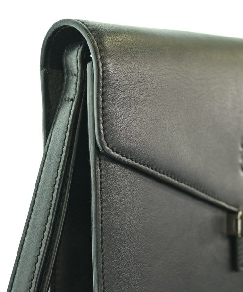 LOEWE คลัตช์