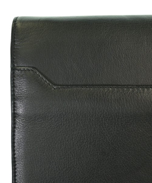 LOEWE คลัตช์