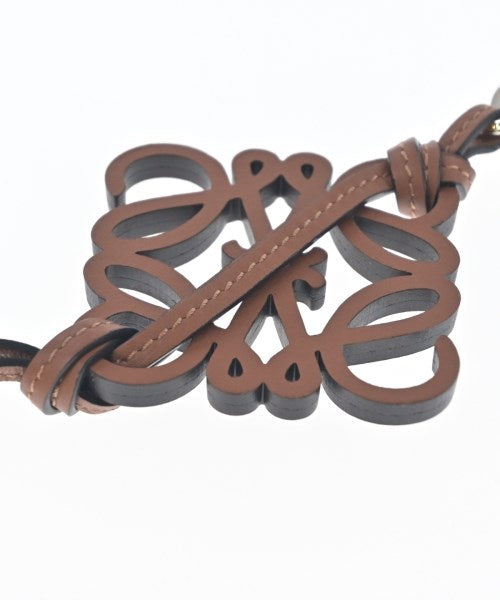 LOEWE เครื่องประดับบนกระเป๋า