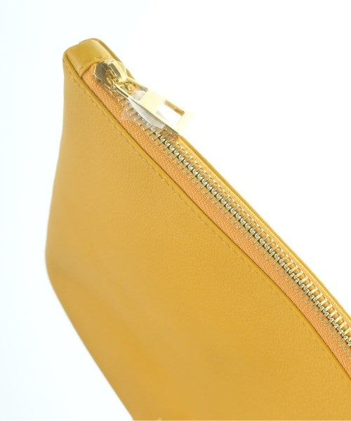 LOEWE คลัตช์