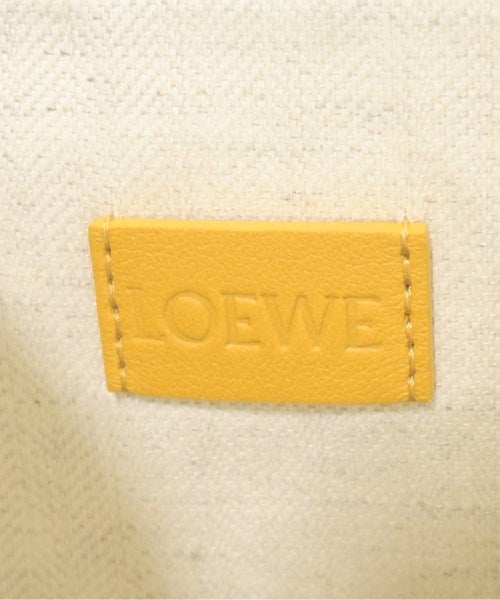 LOEWE คลัตช์