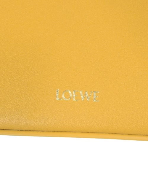 LOEWE คลัตช์