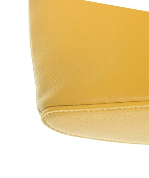 LOEWE คลัตช์
