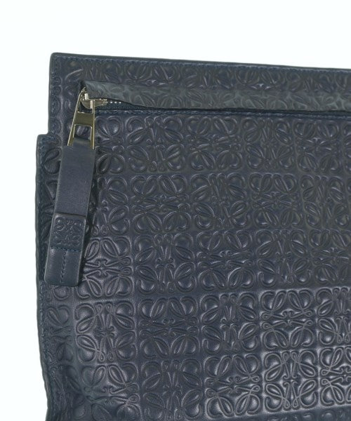 LOEWE คลัตช์