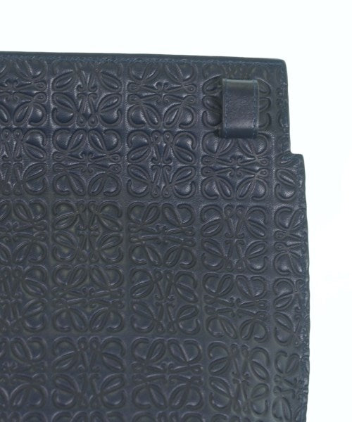 LOEWE คลัตช์
