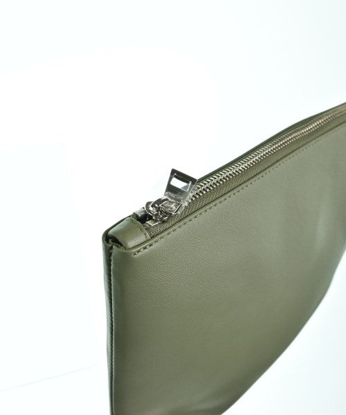 LOEWE คลัตช์