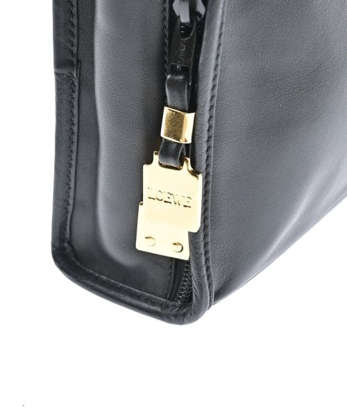 LOEWE คลัตช์