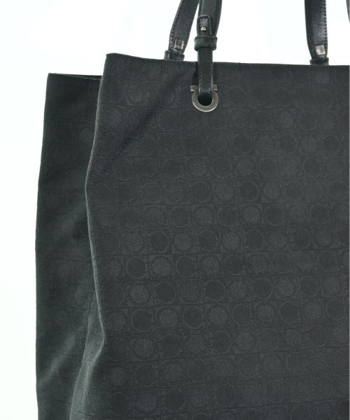Salvatore Ferragamo กระเป๋าถือขนาดใหญ่